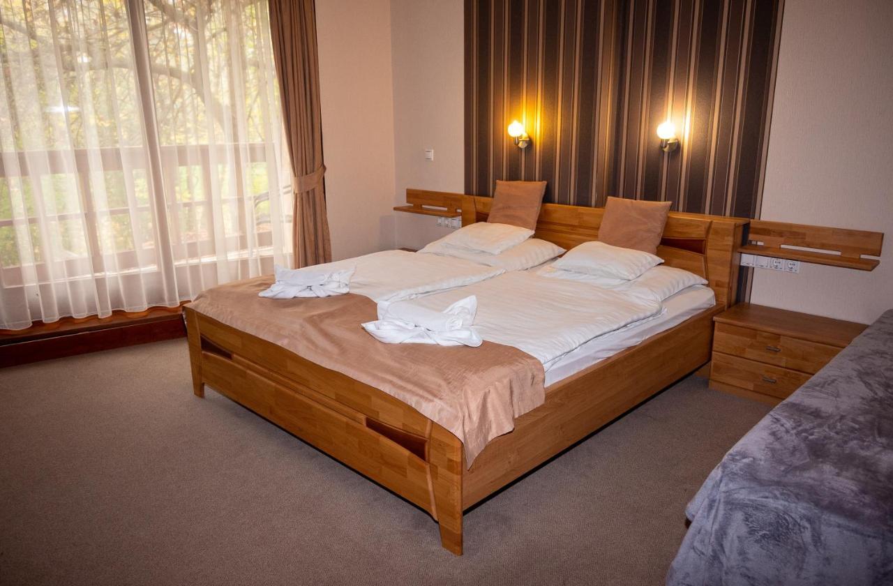 Atryum Hotel Szolnok Eksteriør bilde