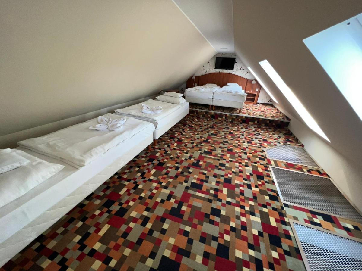 Atryum Hotel Szolnok Eksteriør bilde